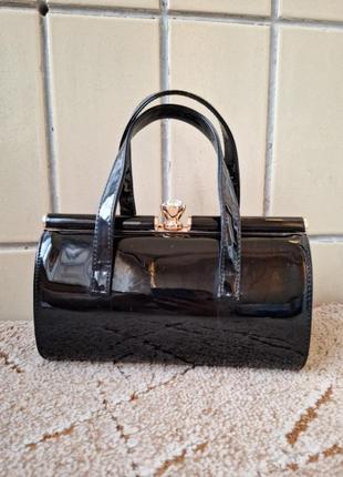 Женская сумка черная лакированная из эко кожи1 фото