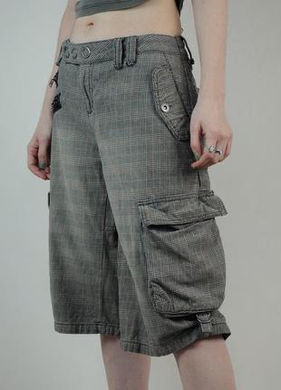 Шорти бермуди бриджі у клітинку капрі картаті сірі широкі вільні карго накладні кишені сірі оверсайз штани кюлоти джинси брюки реп y2k в стилі diesel
