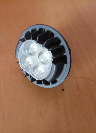 Led лампа philips 7w, 12v~, 3000k, 420 lumen.