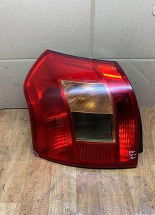 Ліхтар задній лівий дефект toyota corolla e12 хетчбек 2001-200...