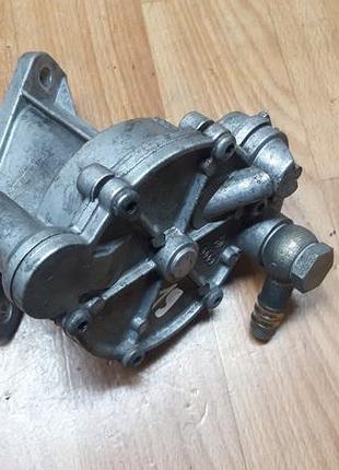 Вакуумний насос audi 100 c4 2.4d 10v; 2.5tdi 10v 1990-1994 року