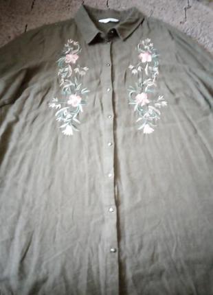 Удлиненная вышитая рубашка цвета хаки пог 56 см2 фото