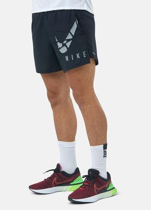 Спортивні шорти nike dri-fit challenger run division black size