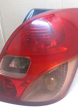 Ліхтар задній правий toyota corolla verso 2002-2007 року