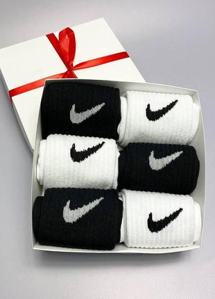 Подарунковий набір шкарпеток nike для дівчата до 8 марта на день народження3 фото