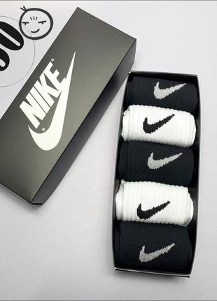 Чоловічі шкарпетки nike високі в коробці 5 пари подарунковий набір для чоловіка шкарпеток 41-45р біло-чорні