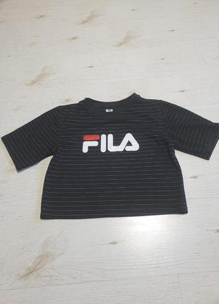 Стильная короткая футболка fila