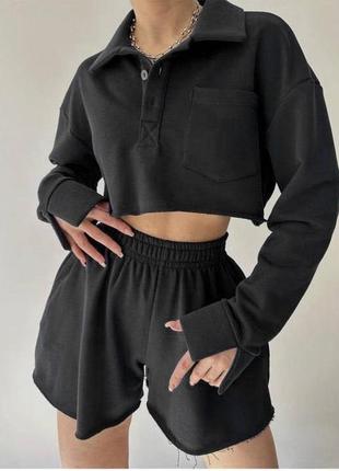Базовий однотонний костюм з шортами та кофтою