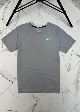 Спортивна футболка nike dri-fit