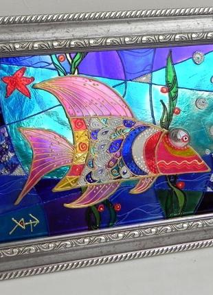 Вітражна картина «рибка-парижанка»2 фото
