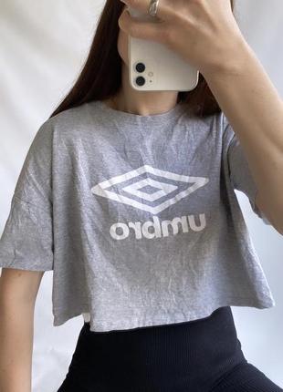 Бавовняна укорочена футболка umbro3 фото