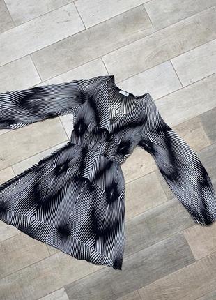 Чорне шифонова міні плаття,графічний принт