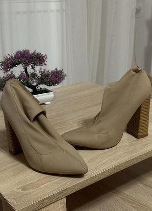 Ботинки в стиле zara