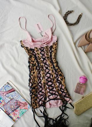 Брендова атласна сукня на шнурівці від missguided5 фото