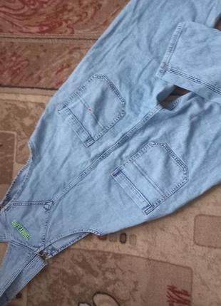 Жіночий джинсовий комбінезон від tommy.3 фото
