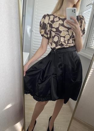 Чёрная объёмная юбка необычного кроя4 фото