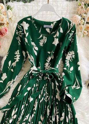 Шифоновое зеленое платье в цветочном принте2 фото