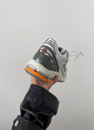 Стильные женские и мужские кроссовки new balance 1906r silver white orange premium серебристые5 фото