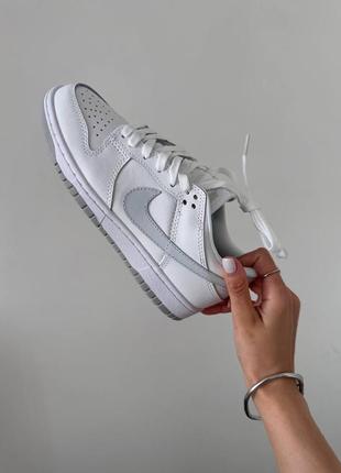 Шикарні жіночі кросівки nike sb dunk low white grey swoosh premium білі7 фото