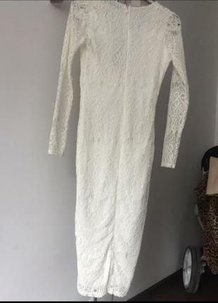 Мереживне облягаюче плаття міді з глибоким декольте кружево, довгий рукав