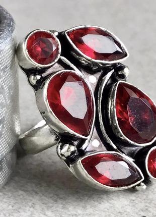 Индия, кольца с рубиновыми кварцами, размер 17.52 фото