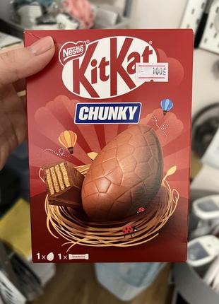 Шоколадное яйцо от kitkat