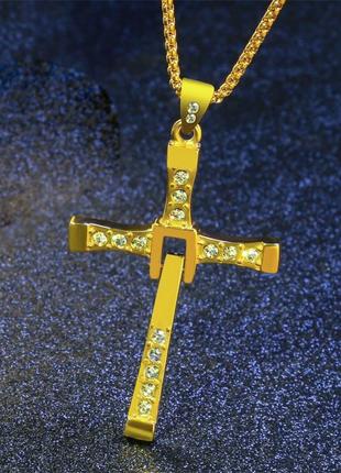 Нагрудный крестик форсаж resteq золотого цвета с цепочкой. крестик из фильма форсаж. крест доминика торетто