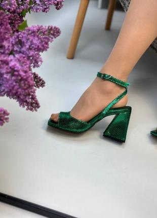 Зеленые блестящие шлепанцы сабо из натуральной кожи много цветов