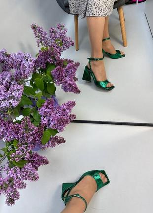 Зеленые блестящие шлепанцы сабо из натуральной кожи много цветов