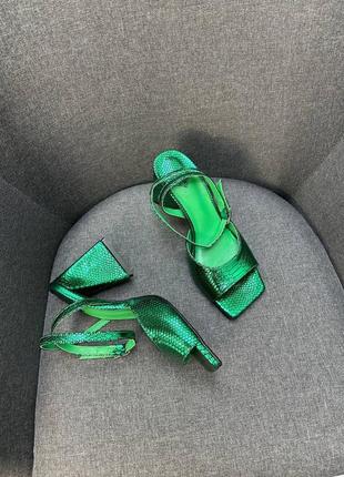 Зеленые блестящие шлепанцы сабо из натуральной кожи много цветов