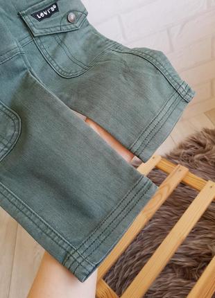 Стильні джинси на резинці (колір хакі)👫
фірми levi's 
3/4 рочки (100см)
стан: ідеальний6 фото
