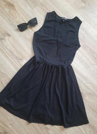 Черное милое платье известного бренда topshop