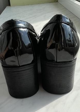 Туфли на широком каблуке размер 396 фото
