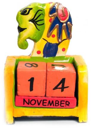 Календар на стіл дерев'яний слон