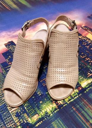 Кожаные босоножки на удобном низком каблуке 36 размера туфли сандали капчики летние с открытым носко4 фото