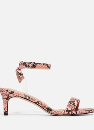 Босоніжки низький каблук, зручні босоніжки з тваринним принтом, розмір 37