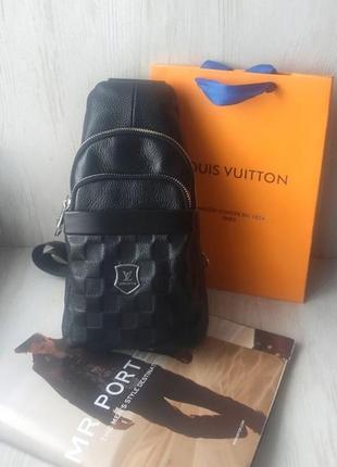 Мужская кожаная сумка слинг louis vuitton black через плечо.