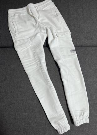 Спортивные штаны bershka белые с карманами5 фото