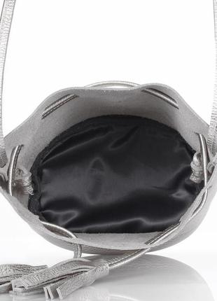 Женская кожаная сумочка на завязках poolparty bucket серебрянная4 фото