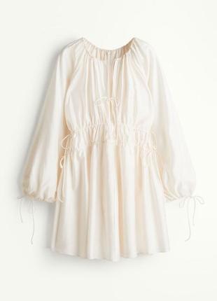 Короткое объемное платье h&amp;м с завязками6 фото