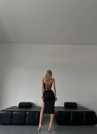 Черное силуэтное платье миди с разрезом на ножке и шнуровкой на спине на бретелях 42 44 46 xs s m l4 фото