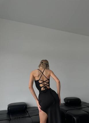 Черное силуэтное платье миди с разрезом на ножке и шнуровкой на спине на бретелях 42 44 46 xs s m l6 фото