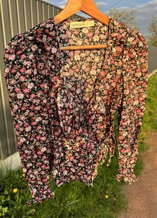 Красивая блузка в цветочный принт1 фото