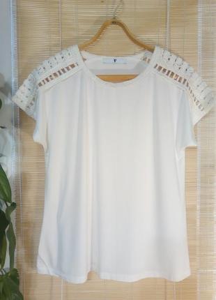 Біла блузка з ажурним  плетінням2 фото