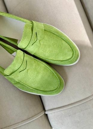 Туфлі лофери з натуральної італійської замші зручні салатові туфельки