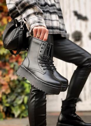 Шикарные трендовые женские ботинки dr. martens jadon чёрные1 фото