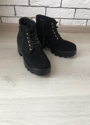 Актуальні черевики на платформі/ тракторна підошва