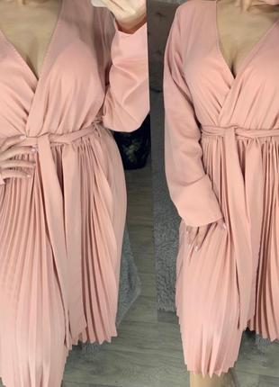 Розовое платье с юбкой