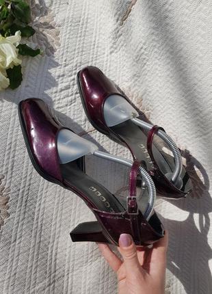 Ефектні лакові туфлі кольору марсала бордо garden італія2 фото