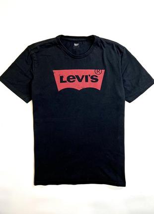 Футболка levis черная с красным лого